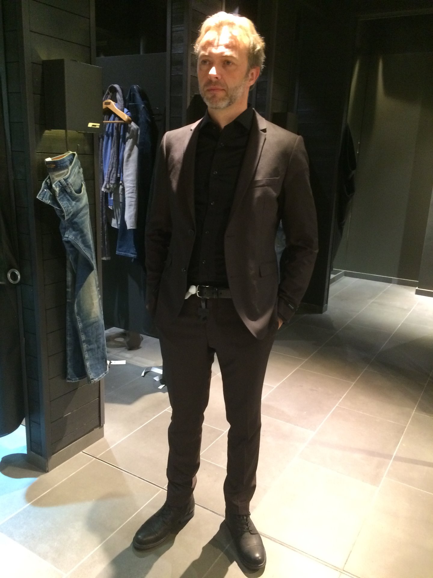 Sceance de shoping derrière etape de relooking